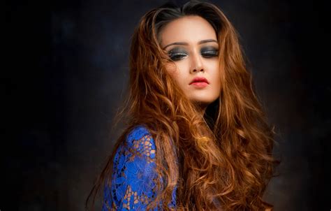 Обои girl hot sexy eyes smile beautiful figure model на телефон