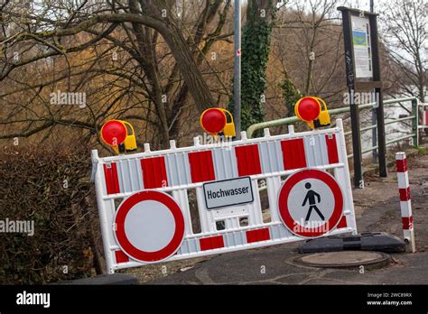 Die Uferwege Am Rhein In Der Nähe Von Bornheim Hersel Nrw Sind Wegen