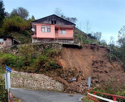 Rize de heyelan 2 katlı ev sağanak sonrası askıda kaldı