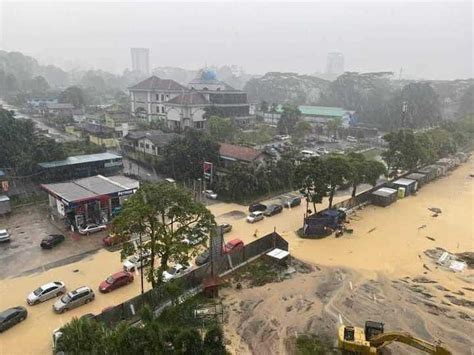 JB Flash Floods Caused By Fivefold Increase In Rainfall Johor MB