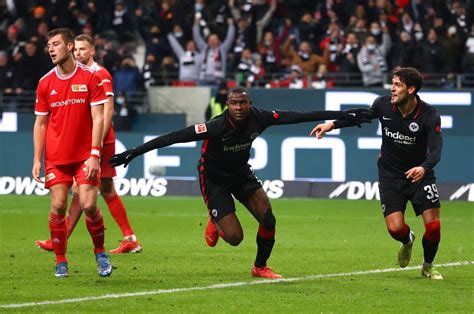 Résumé Bundesliga Francfort s impose dans les derniers instants