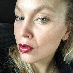 Hot Sexy Lilith Bussfeld Bikini Pics