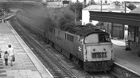 Class 52 Storming Through Par 1975 Class 52 1069 Western V Flickr