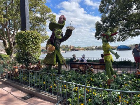 FIRST CHARACTER TOPIARIES Arrive For 2023 EPCOT International Flower & Garden Festival - WDW ...