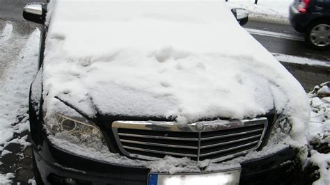 Verkehrschaos durch Wintereinbruch Schneefälle verursachen über 300