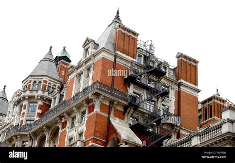 The Mandarin Oriental Hotel in London Stock Photo - Alamy