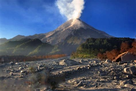 Menyusuri Lereng Gunung Merapi Wisatasiana