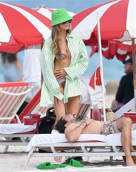 Heidi Klum Posing Topless And Wear Tiny Bikini 16 Photos The Fappening