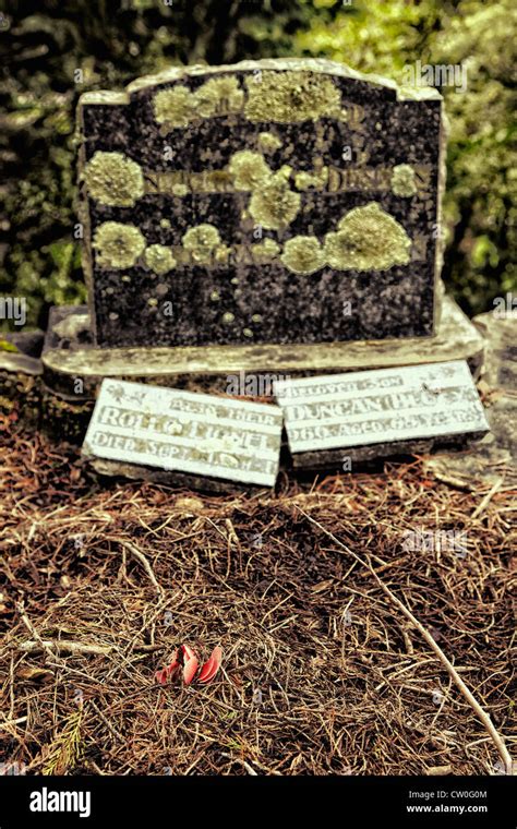 Neglected Grave With A Broken Headstone Stock Photo Alamy