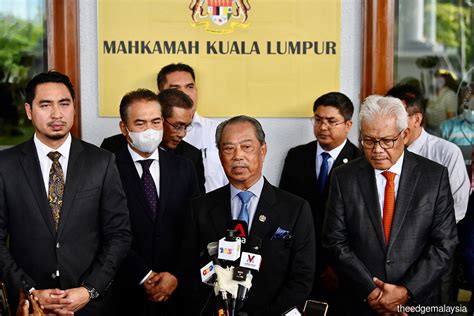 Muhyiddin Threatens To Sue Anwar Demands Apology Over Felda Debt Issue