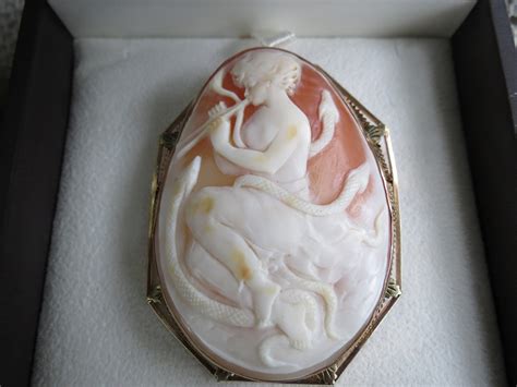 Rare Art Nouveau Nude Snake Charmer 14K Gold Cameo Brooch Large Hand Carved Shell Excellent