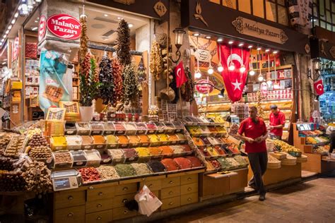 A Foodie's Guide to Istanbul: Traditional Street Food & Tasty Treats