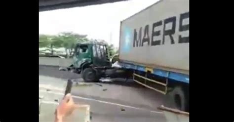 Kecelakaan Truk Kontainer Di Tol Jakarta Cikampek Kemacetan Mengular