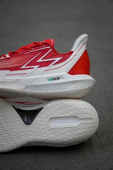 网上刷到的黎伊扬大运会上脚的Big3 4.0 Quick Pro……|伊扬|大运会|中国_新浪新闻 