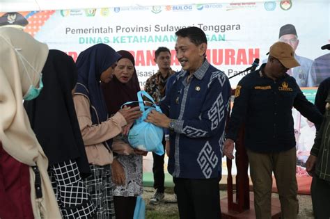 Kendalikan Inflasi Kadin Sultra Bersama Pemkab Buton Gelar Pasar Murah