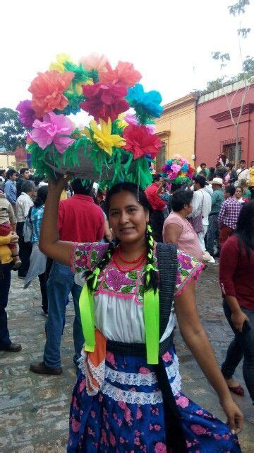 Represente de la Región Chatina en la Guelaguetza Oaxaca México