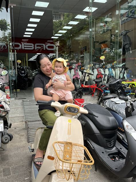 Hai bà cháu vô cùng dễ thương cùng VC K1 hot trend