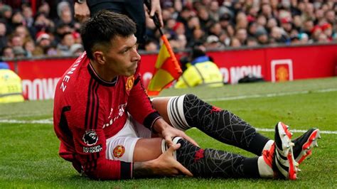 Manchester United’s Martinez out for 8 weeks with knee injury - OrissaPOST