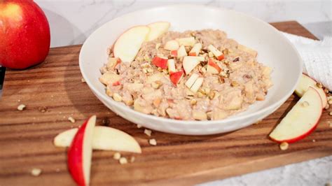 Fall Inspired Cinnamon And Apple Oatmeal — Lauren Twigge Nutrition