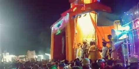houses shops attacked  clash erupts  durga immersion
