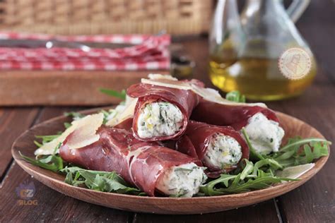 Involtini Di Bresaola Con Rucola E Grana Ricetta Antipasto Facile