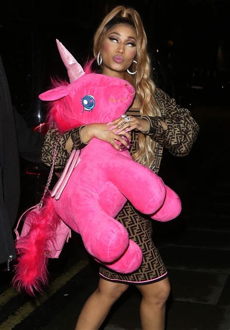 Nicki Minaj Simulates Sex Act On Stage In Raunchy London Show Daily Star