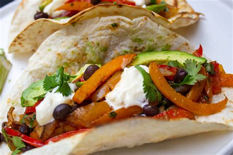 Easy Vegetarian Fajitas Recipe (20 minutes) - Two Kooks In The Kitchen