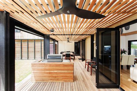 Photo 5 of 8 in A Modular Beach Home in Australia Allows One Family to ...