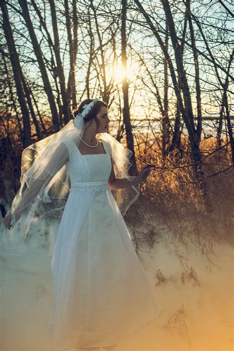 Women's White Wedding Gown · Free Stock Photo