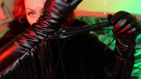 Hot Fur Lady Wearing Long Leather Gloves Close Up And Great Sounding Asmr Video With Blogger