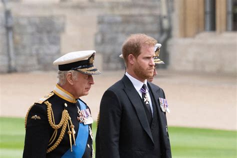 Prinz Harry Nicht mutig genug um seinen wütenden Vater zu treffen