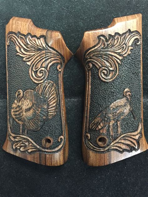 Wooden Plaques with Bird Detail Art