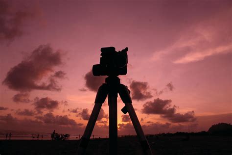 silhouette of camera with tripod in sunset 9775128 Stock Photo at Vecteezy