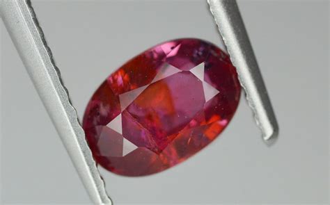 Купить рубин- N (Мозамбик), красный, ограненный камень, № 30600