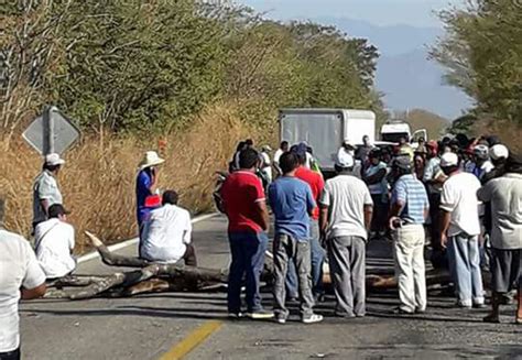 Pobladores Del Istmo Bloquean Para Exigir Obras El Imparcial De Oaxaca