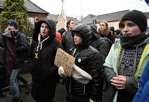 Allemagne Greta Thunberg Au Chevet De Militants Cologistes Contre L