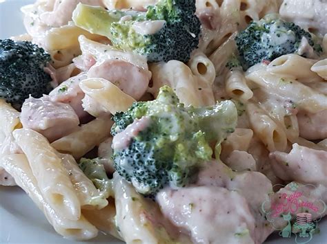 La Gata Curiosa Pasta Alfredo Con Pollo Y Brocoli