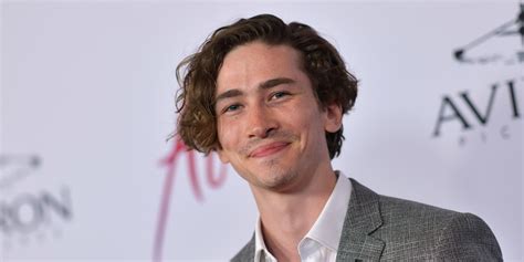 Critics explain why everyone is obsessed with Dylan Arnold 21