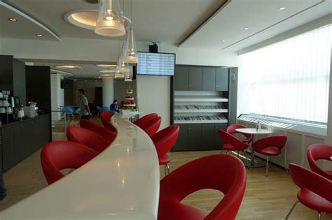 Review: Austrian Airlines Business Class Lounge, Vienna Airport ...