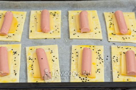 Сосиски с сыром в слоёном дрожжевом тесте — рецепт с фото пошагово