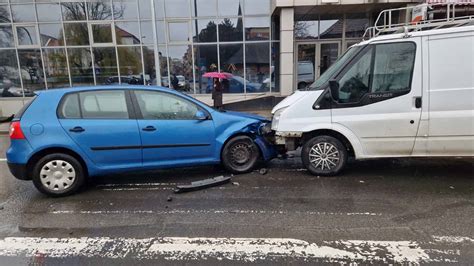 FOTO VIDEO ȘTIREA TA ACCIDENT RUTIER la Alba Iulia în zona Stației de