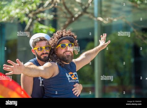 Hommes gay Banque de photographies et dimages à haute résolution Alamy