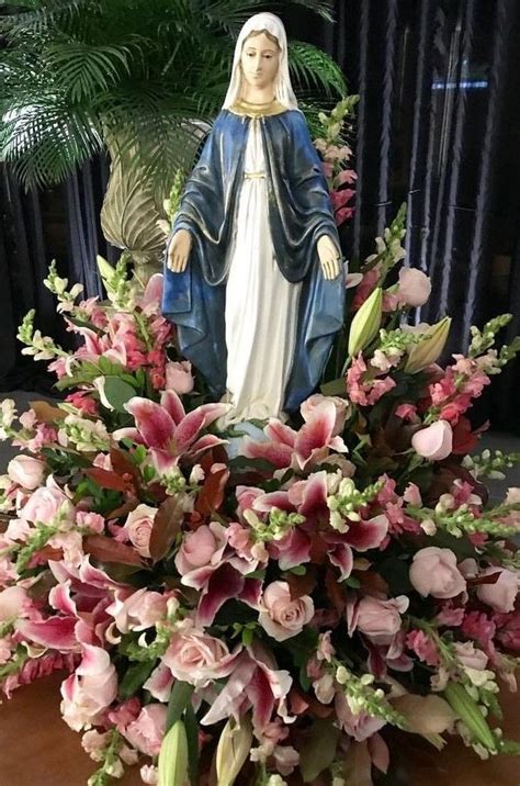 Pin De Carmelita Peixoto Em Encantos Arranjos De Flores Igreja