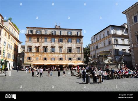 Rome Trastevere People Hi Res Stock Photography And Images Alamy