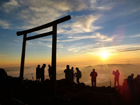 Breathtaking sunrise from the top of Mount Fuji : r/travel