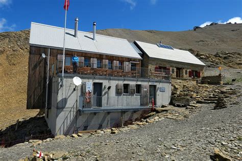 Von Der Iffigenalp Ber Den Rawilpass Zur Wildstrubelh Tte Wanderung