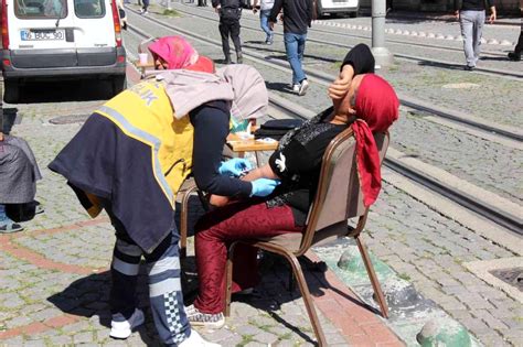 Husumetliler Cami Avlusunda Kavga Etti Ki I Makasla Yaraland Haberler