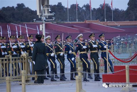 游客视角下的天安门降旗仪式天安门广场天安门国旗新浪新闻