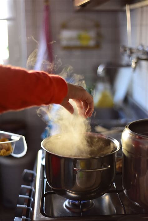 Add Salt And Oil To Boiling Pasta Water Basic Cooking Skills