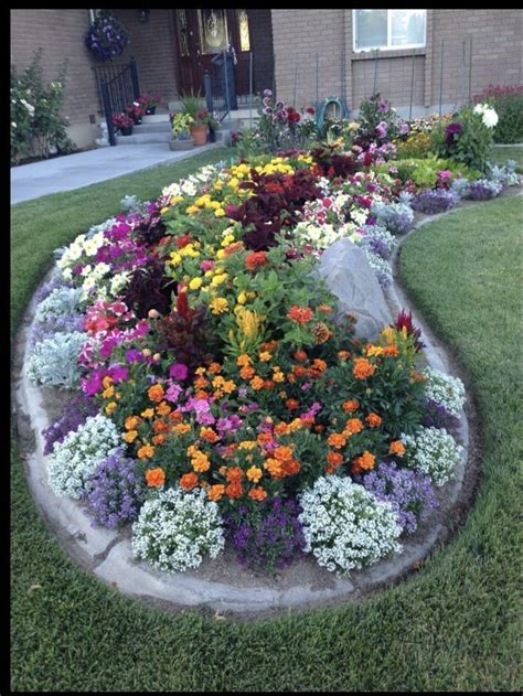 Flower Beds In Front Of House L Flower Beds In Front Of House Easy